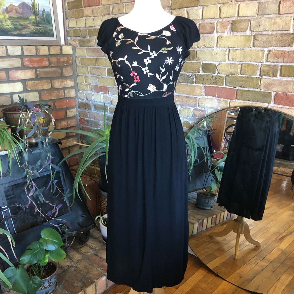 Beautiful black Lapis Dress with floral embroidery size sm